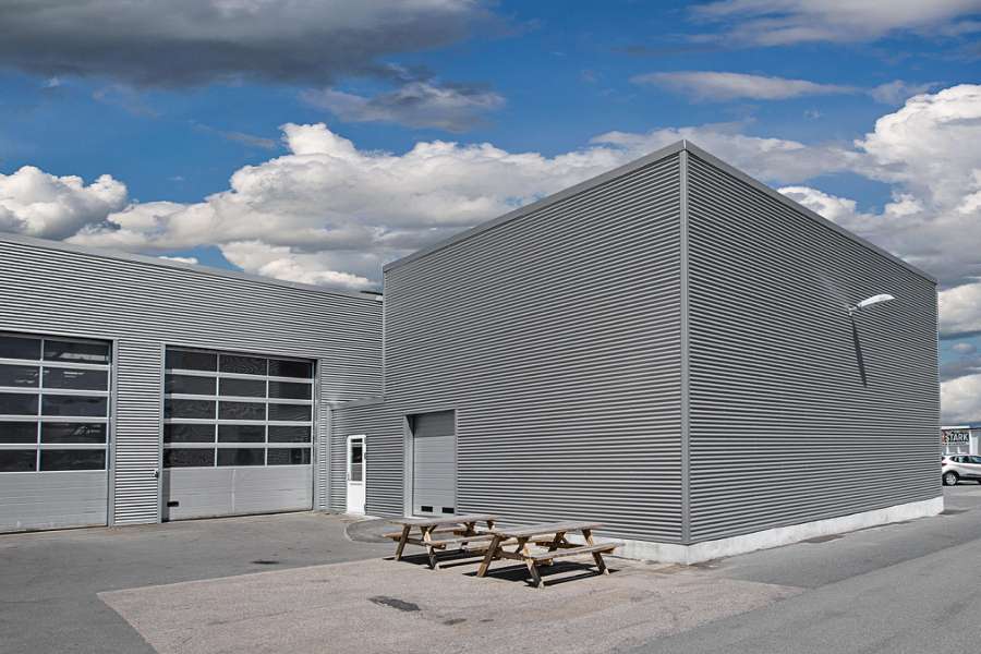 Autohaus mit neuem und harmonischem Stil, Gunnar Clausens Vej 4, 6260 Viby J